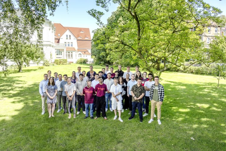 Azubi-Tag des Jahrgangs 2024 im Garten der Villa